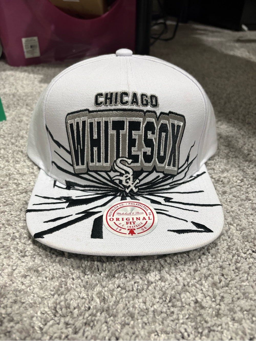 Mitchell & Ness Chicago White Sox White and Black Graphic Snapback